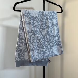 Vera Bradley Blue White Knit Scarf
